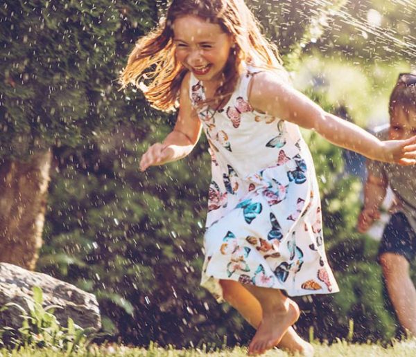 8 jeux d'eau à fabriquer pour rafraîchir les enfants dans le jardin