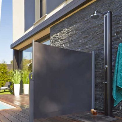 12 idées pour installer une douche extérieure dans votre jardin