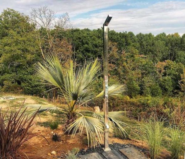 12 idées pour installer une douche extérieure dans votre jardin