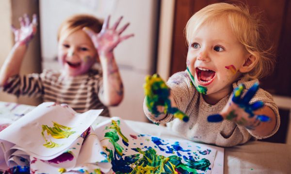 Comment développer la créativité des enfants à la maison ?