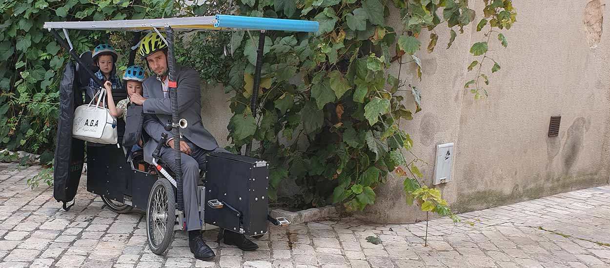 Il invente un vélo solaire pratique pour faire ses courses ou aller travailler