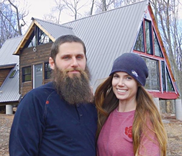 Ils construisent une maison triangle en couple : regardez le chantier en accéléré en vidéo