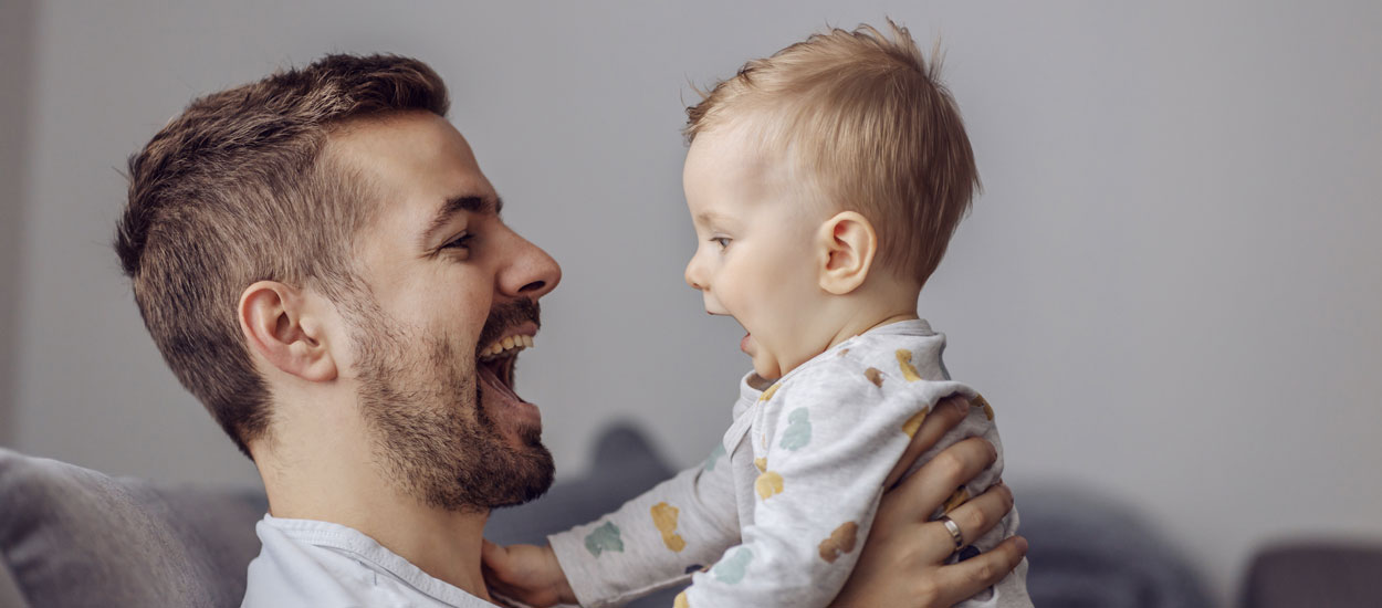 C'est officiel, le congé paternité double en France et passe de 14 à 28 jours