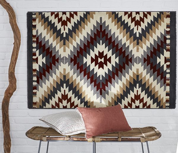 4 façons d'accrocher un tapis au mur, pour adopter cette belle tendance déco