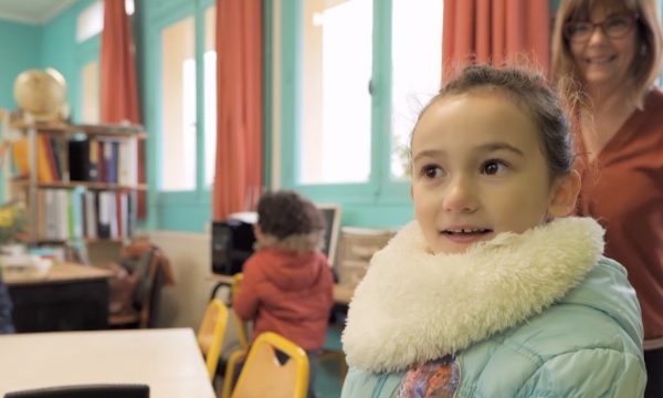 Élèves, maîtresse, parents et employés de Castorama réunis pour rénover une salle de classe !