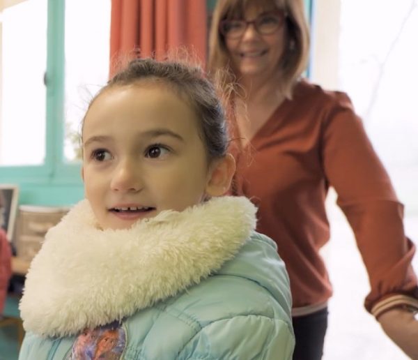 Élèves, maîtresse, parents et employés de Castorama réunis pour rénover une salle de classe !