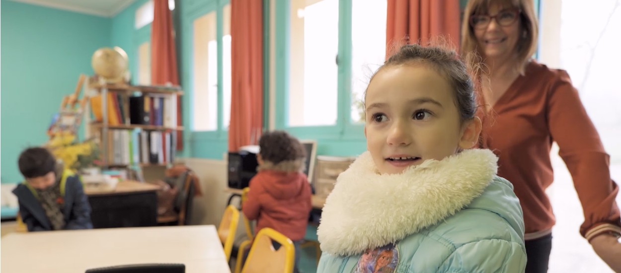 Élèves, maîtresse, parents et employés de Castorama réunis pour rénover une salle de classe !