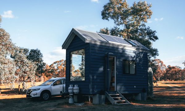 Un couple de néo-ruraux prié de quitter leur tiny house par le maire de leur village