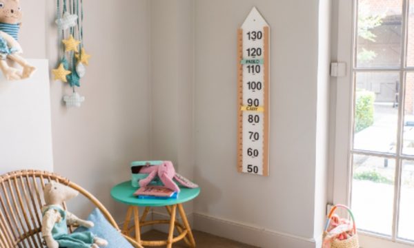 Tuto : Réalisez une jolie toise en bois pour la chambre de vos enfants