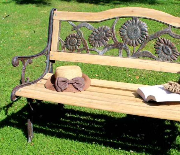 Tuto : Restaurez facilement un banc de jardin en bois