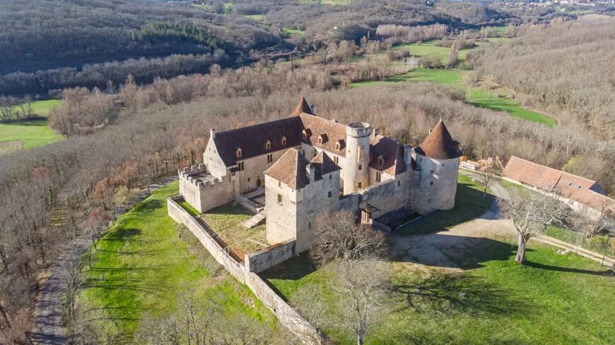 L'ancien château de Léo Ferré est mis aux enchères : qui veut le transformer en écolieu ?