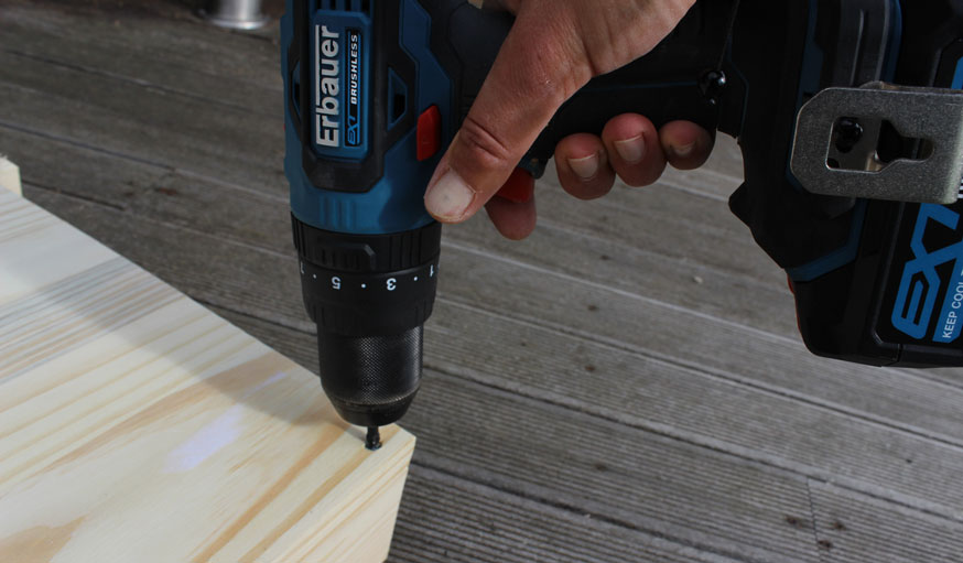 Tuto : Fabriquez une table de lit à roulettes pour petit-déjeuner