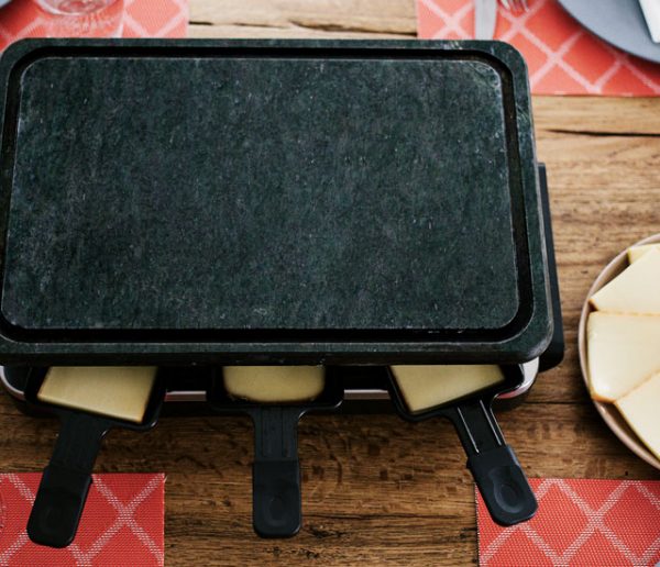 Comment se débarrasser de l'odeur de raclette ? 4 techniques pour respirer sans se boucher le nez