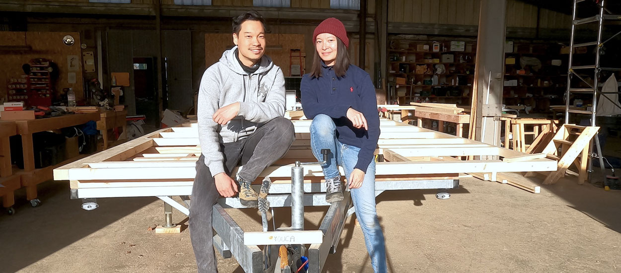 Malgré le confinement, ce couple d'ex-Parisiens construit sa tiny house dans un atelier près d'Angoulême