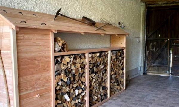 Comment construire un abri bois soi-même ? Vidéo et plans gratuits