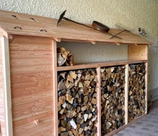 Construire un bel abri pour le bois de chauffage : démonstration et plans gratuits !