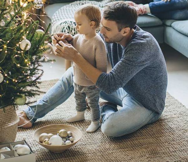 6 astuces DIY pour que votre sapin de Noël tienne bien