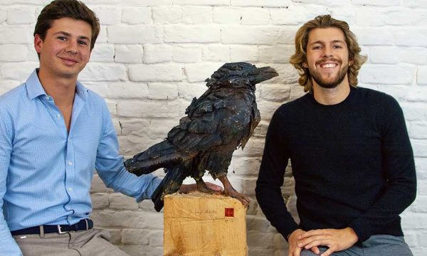 Ils apprennent aux oiseaux à ramasser nos déchets : 