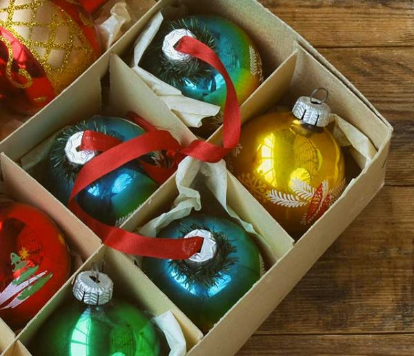 8 idées malignes pour ranger ses décos de Noël (pour ne plus rien casser)