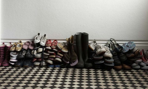 Pourquoi peut-on garder ses chaussures à la maison ?