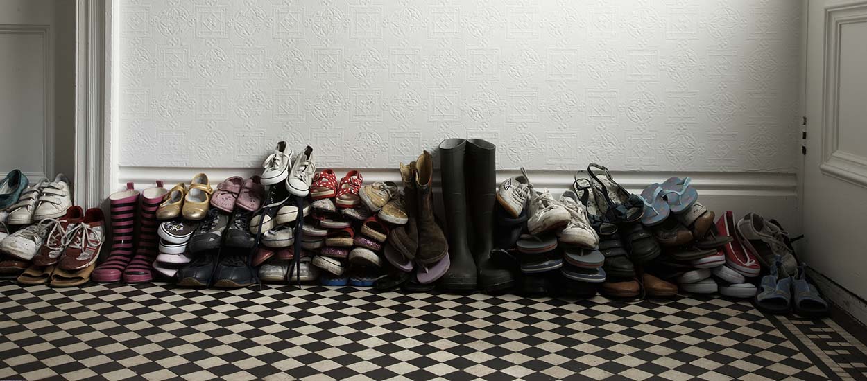 Pourquoi peut-on garder ses chaussures à la maison ?