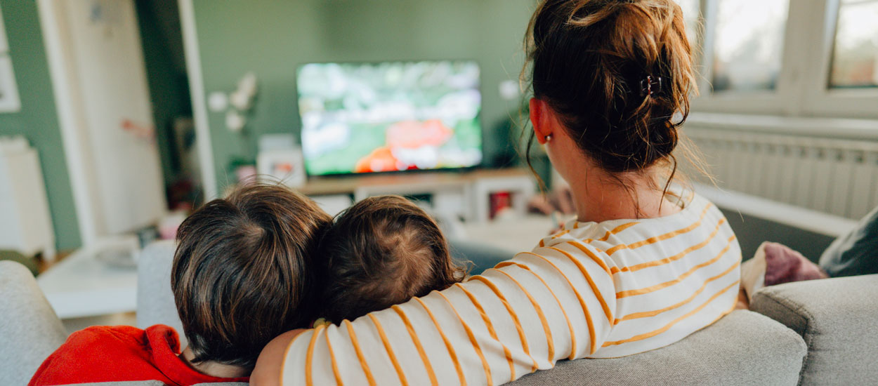 En 2020, les Français n'ont jamais autant regardé la télévision : comment inverser la tendance ?