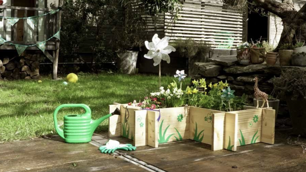 mini bac potager pour enfants dans jardin