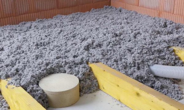 1 minute pour comprendre : Pourquoi choisir la ouate de cellulose pour isoler son logement