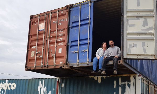 Mécanicien moto, il bâtit sa maison sur mesure avec cinq containers