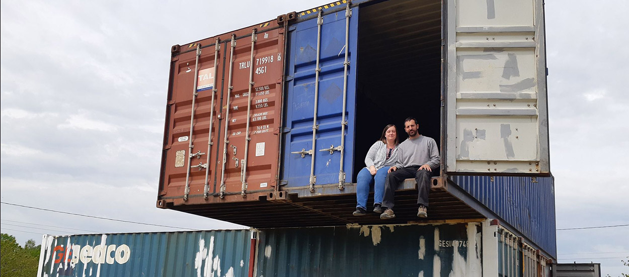 Mécanicien moto, il bâtit sa maison sur mesure avec cinq containers