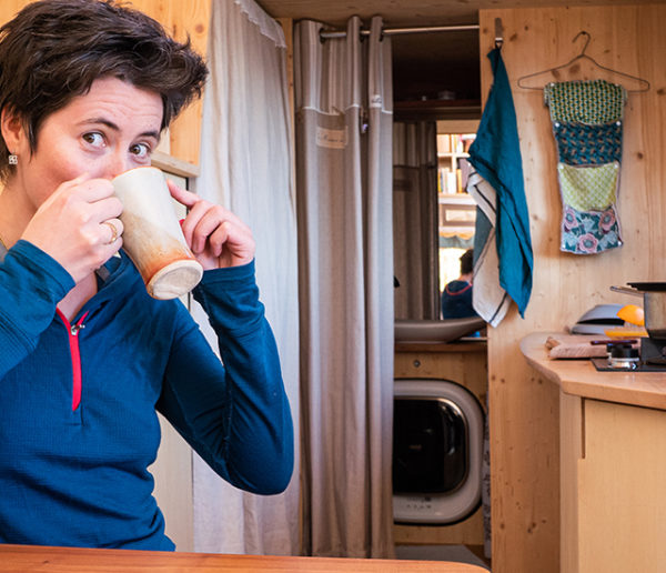 Avant de dessiner la tiny house de ses rêves, Sylvie a dormi 6 mois en hamac dans la forêt