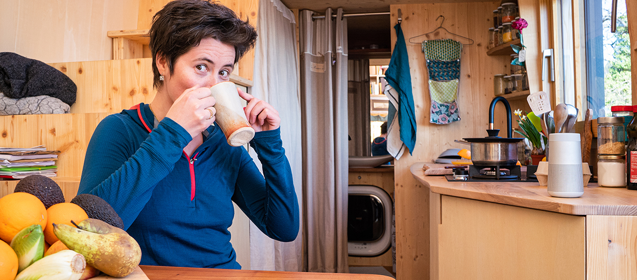 Avant de dessiner la tiny house de ses rêves, Sylvie a dormi 6 mois en hamac dans la forêt