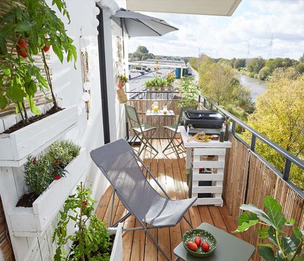 Tuto : Réalisez une jardinière gain de place en palette pour votre balcon