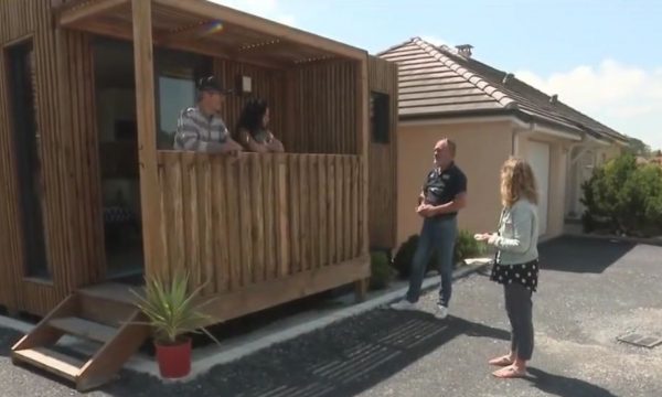 Pour loger son père octogénaire, Patrick installe avec sa femme un studio en bois dans le jardin