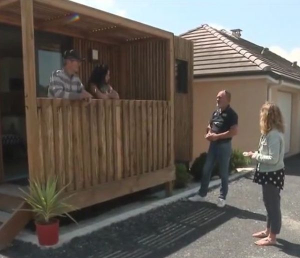 Pour loger son père octogénaire, Patrick installe avec sa femme un studio en bois dans le jardin