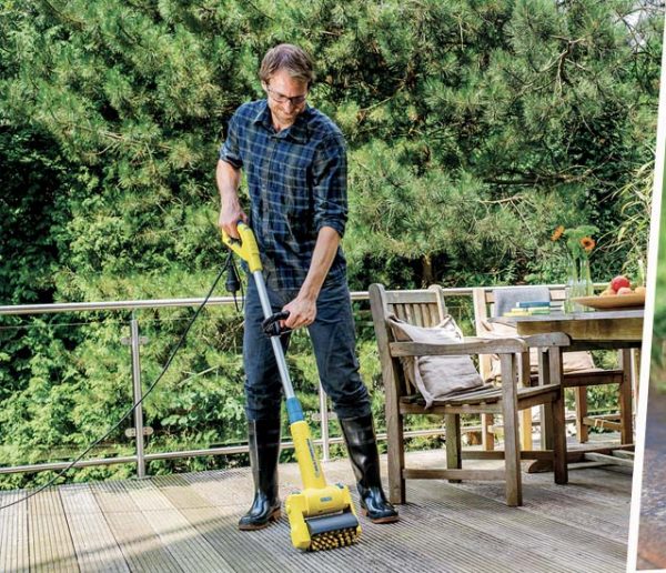 Cet appareil 6 en 1 vous permet de nettoyer votre terrasse pratiquement sans eau