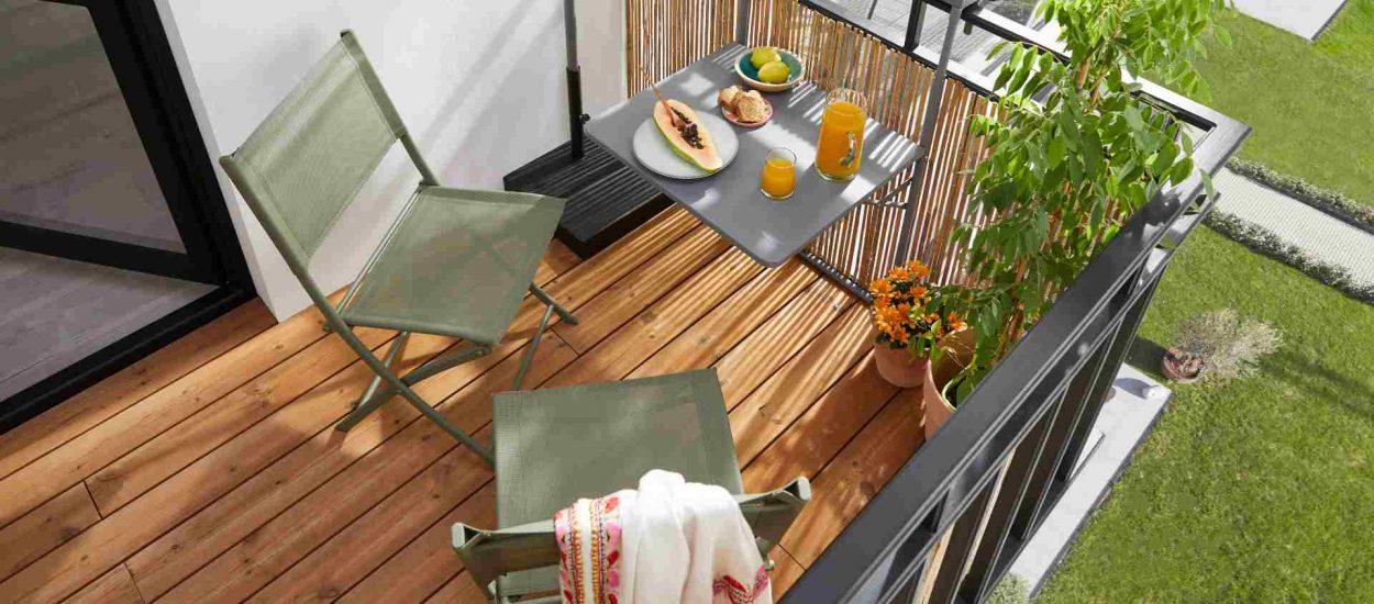 Comment aménager un petit balcon en longueur ?