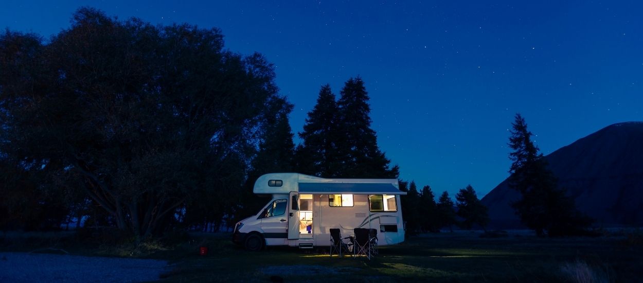 Camping-car et van aménagé : comment savoir où stationner et dormir en France ?