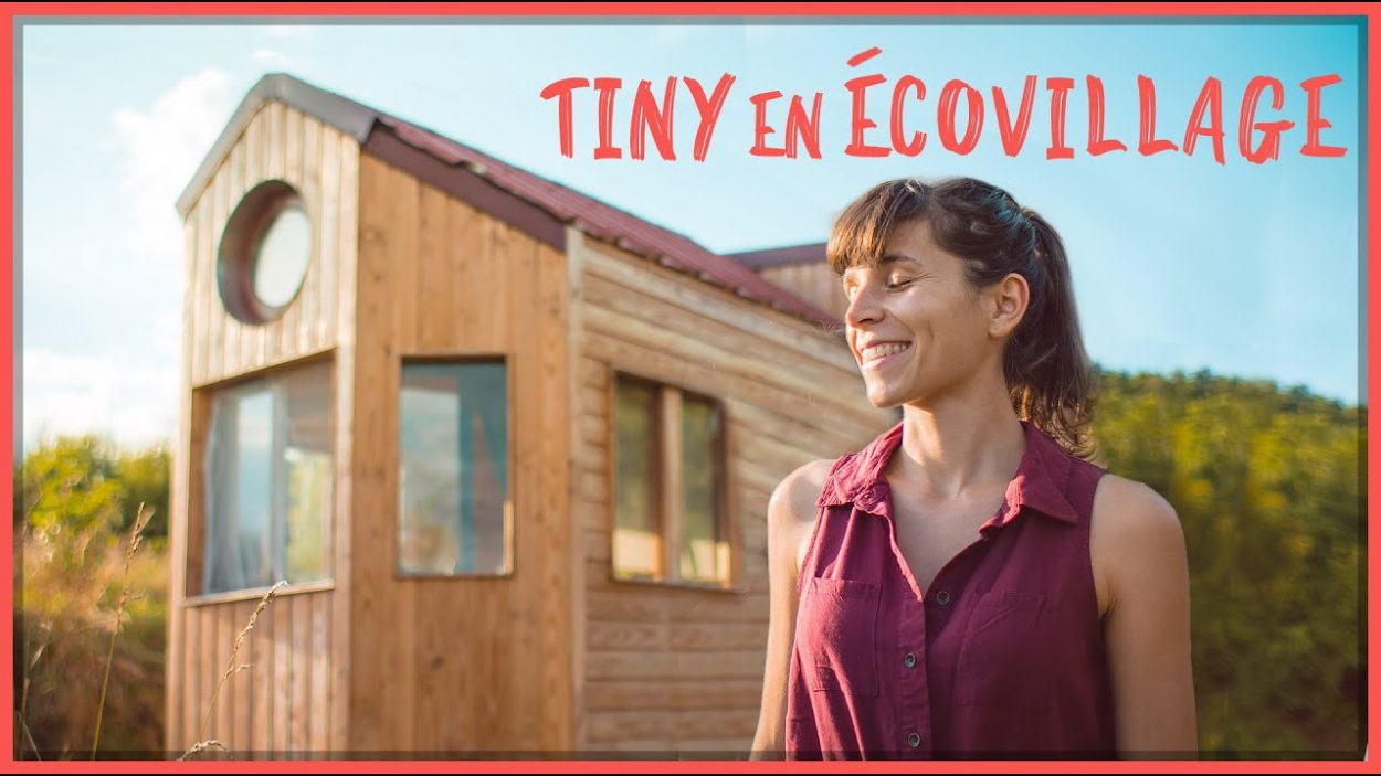 Camille, 30 ans a installé sa tiny house autoconstruite dans un éco-village des Pyrénées