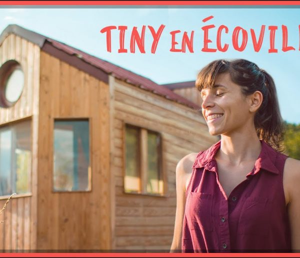 Camille, 30 ans a installé sa tiny house autoconstruite dans un éco-village des Pyrénées