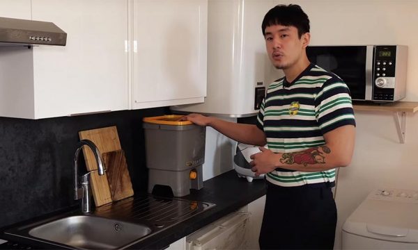 Yves a optimisé son appartement pour mieux travailler grâce à Need Help