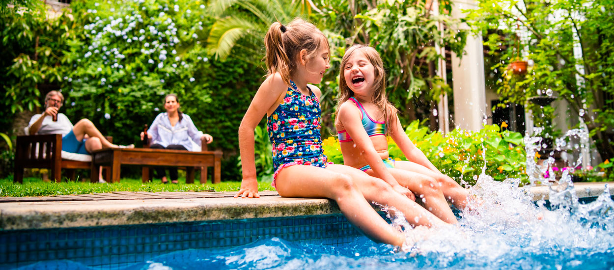 Combien ça coûte de construire une piscine enterrée ou hors sol chez soi ?