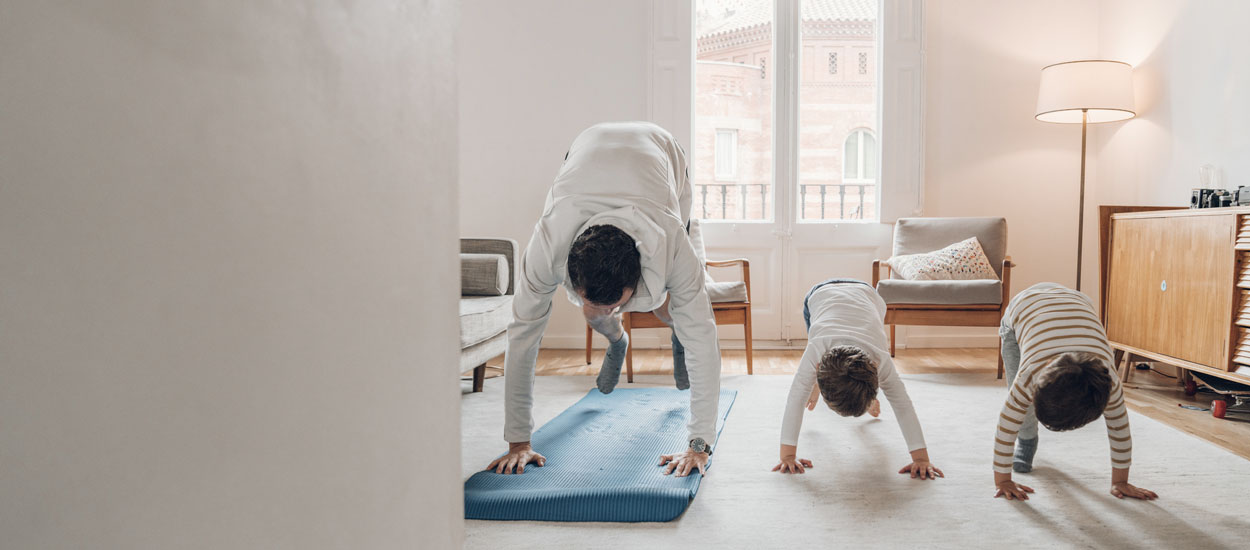 3 postures pour initier les enfants au yoga à la maison