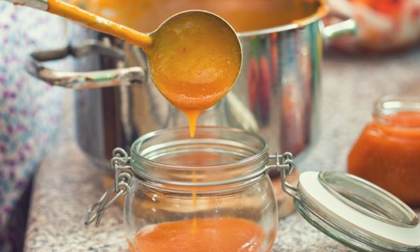 Quels fruits oubliés peut-on faire pousser pour des confitures maison qui sortent de l'ordinaire ?