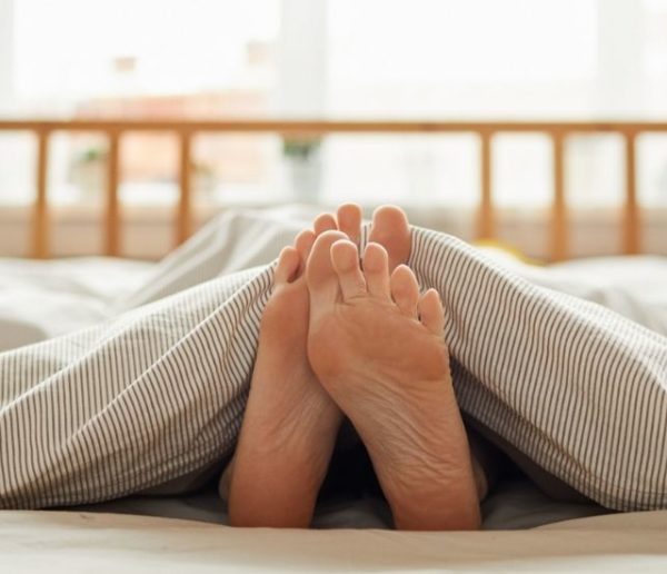 Pourquoi sortir le pied de la couette est-il efficace pour avoir moins chaud la nuit ?