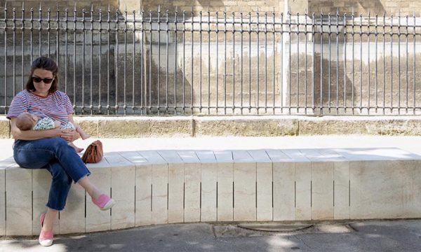 Ce banc en pierre rafraîchit l'air des villes en puisant l'air du sous-sol !