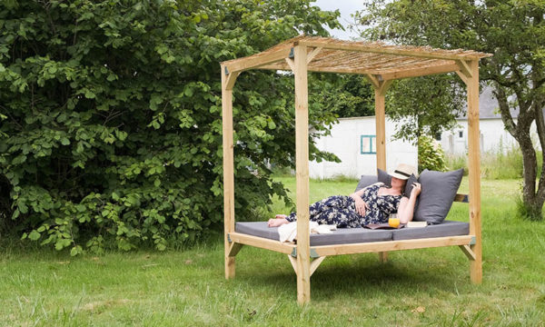 Tuto : fabriquez un lit d'extérieur ombragé