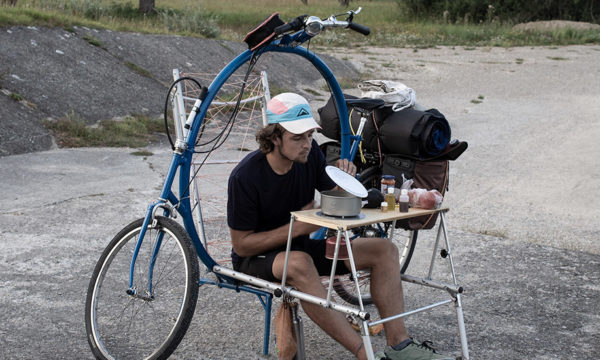 Cercle The World : un jeune Allemand invente le premier vélo qui permet de camper partout