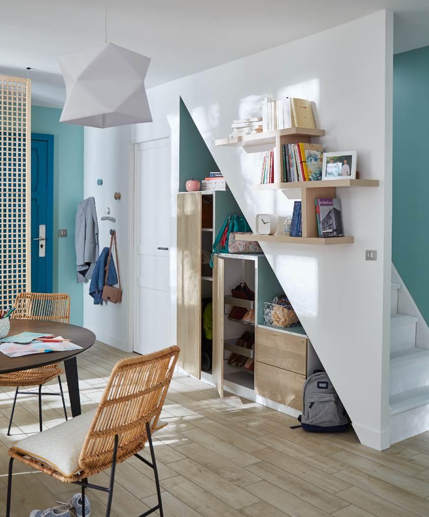 20 aménagements pratiques sous l'escalier pour gagner de la place