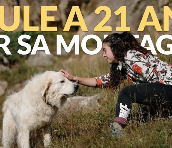 À 21 ans, Mathilde est bergère et vit seule dans une cabane dans les Pyrénées